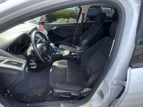 Used 2016 Ford Focus SE w/ SE Cold Weather Package FWD image 6