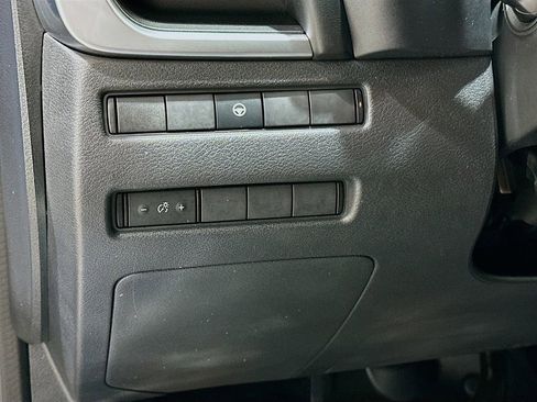 Used 2022 Nissan Rogue SV FWD image 10