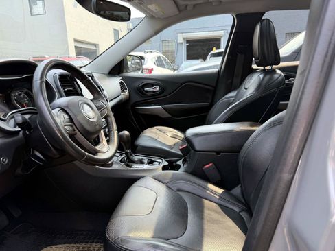 Used 2019 Jeep Cherokee Limited AWD/4WD image 17