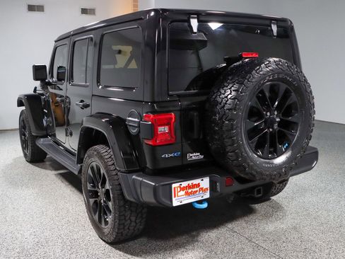 Used 2022 Jeep Wrangler Unlimited Sahara AWD/4WD image 9