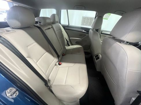 Used 2015 Volkswagen Golf TDI S image 26