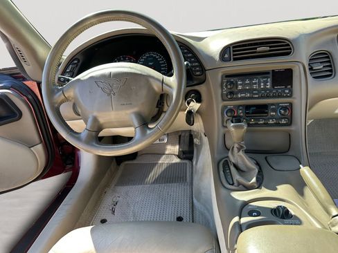 Used 2003 Chevrolet Corvette Coupe w/ Preferred Equipment Group RWD image 10