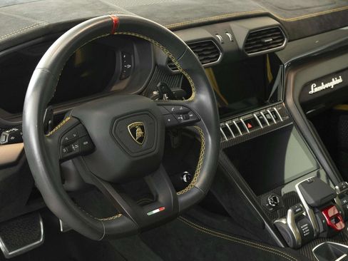 Used 2024 Lamborghini Urus Performante AWD/4WD image 38