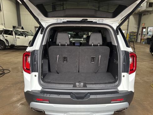 Used 2023 GMC Acadia SLT AWD/4WD image 16