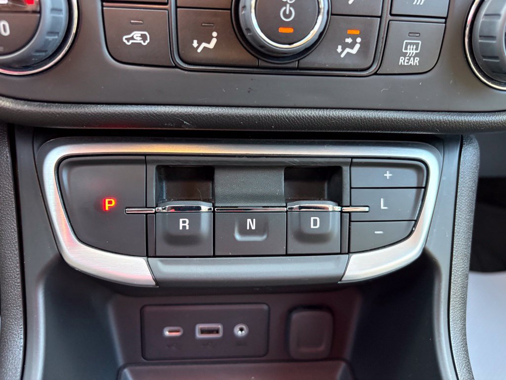 Used 2024 GMC Terrain SLE w/ Driver Convenience Package FWD image 22