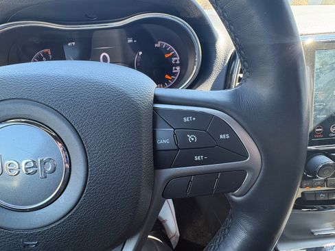 Used 2021 Jeep Grand Cherokee Laredo X image 18