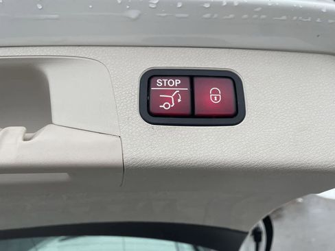 Used 2017 Mercedes-Benz E 400 E 400 Luxury image 18