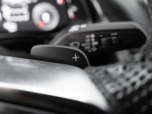 Used 2018 Audi R8 V10 w/ Premium Package image 62