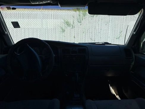 Used 2002 Toyota 4Runner SR5 AWD/4WD image 12