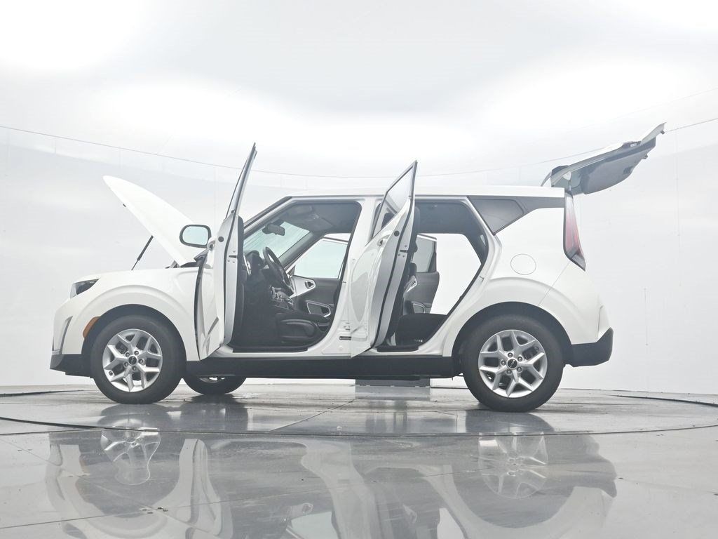 Used 2023 Kia Soul LX w/ Option Group 015 FWD image 38