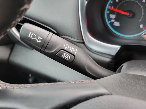 Used 2023 Chevrolet Traverse LT image 16