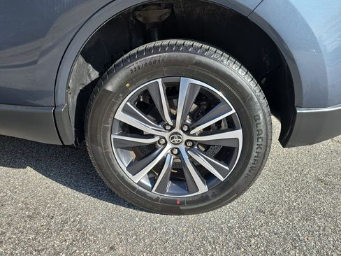 Used 2021 Toyota Venza LE image 32