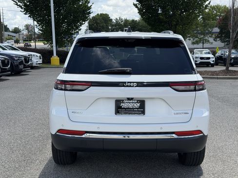 Used 2023 Jeep Grand Cherokee Limited w/ Luxury Tech Group II AWD/4WD image 9