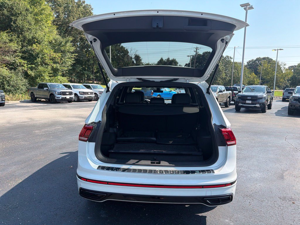Used 2023 Volkswagen Tiguan SE R-Line FWD image 11