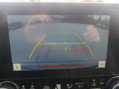 Used 2023 Toyota Highlander Limited image 17