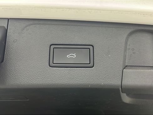 Used 2025 Volkswagen Atlas SE AWD/4WD image 30