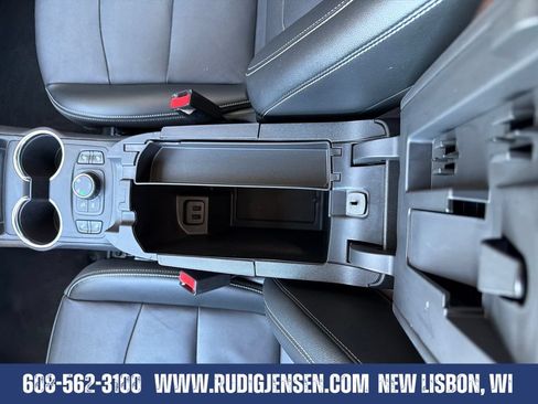 Used 2024 GMC Terrain SLT AWD/4WD image 24