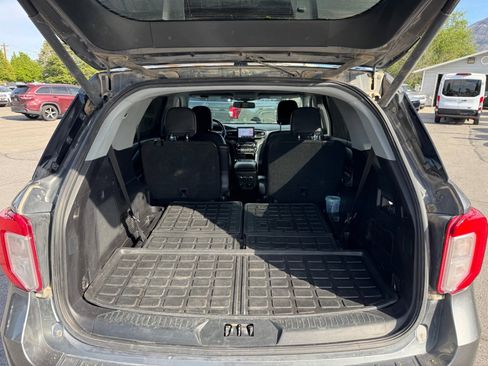 Used 2021 Ford Explorer Limited w/ Equipment Group 301A AWD/4WD image 19