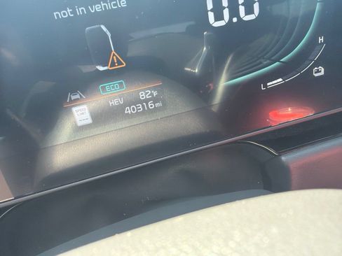 Used 2023 Kia Niro EX w/ EX Cold Weather Package FWD image 11