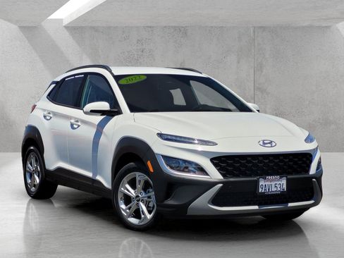 Used 2022 Hyundai Kona SEL w/ Cargo Package FWD image 2