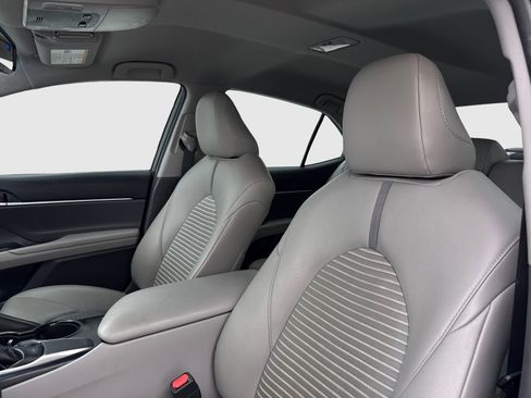 Used 2018 Toyota Camry SE w/ Convenience Package FWD image 15