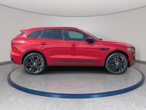 New 2026 Jaguar F-PACE R-Dynamic S image 4