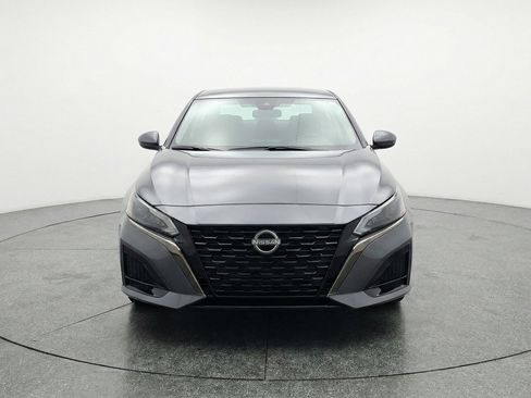 Used 2025 Nissan Altima 2.5 SV FWD image 2