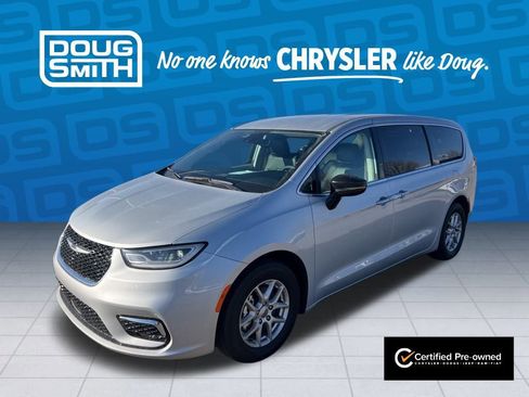 Used 2024 Chrysler Pacifica Touring-L image 1