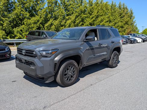 Used 2025 Toyota 4Runner SR5 AWD/4WD image 7