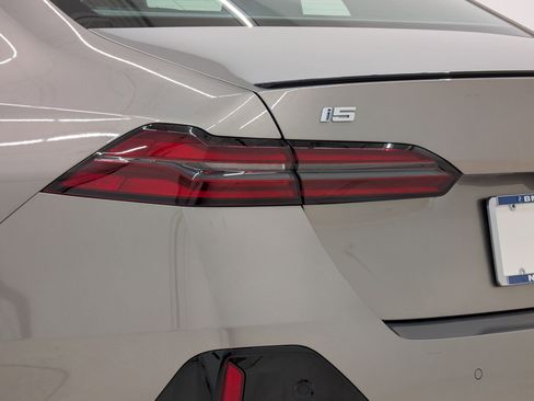 Certified 2025 BMW i5 xDrive40 image 13