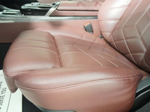 Certified 2023 BMW 740i RWD image 10