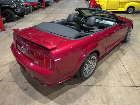 Used 2005 Ford Mustang GT Premium RWD image 17