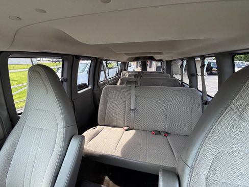 Used 2017 Chevrolet Express 3500 LT w/ LT Preferred Equipment Group RWD image 17