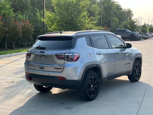 Used 2022 Jeep Compass Trailhawk w/ Trailhawk Convenience Group AWD/4WD image 12