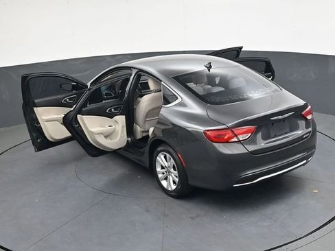 Used 2017 Chrysler 200 Limited Platinum image 40