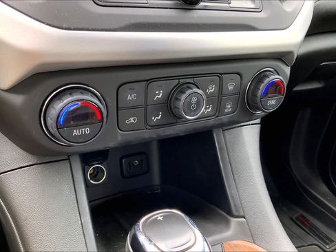 Used 2017 GMC Acadia SLE image 66