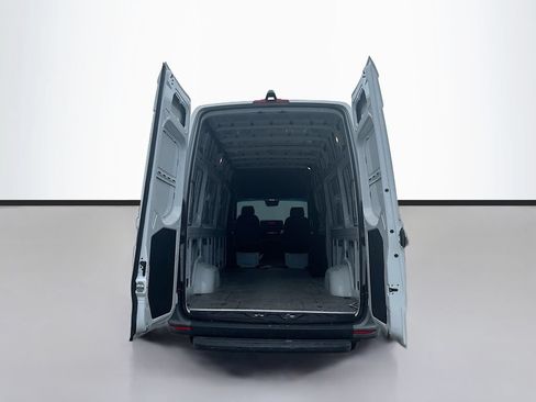 Used 2023 Mercedes-Benz Sprinter 2500 image 9