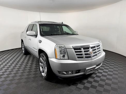 Used 2010 Cadillac Escalade EXT Premium image 5