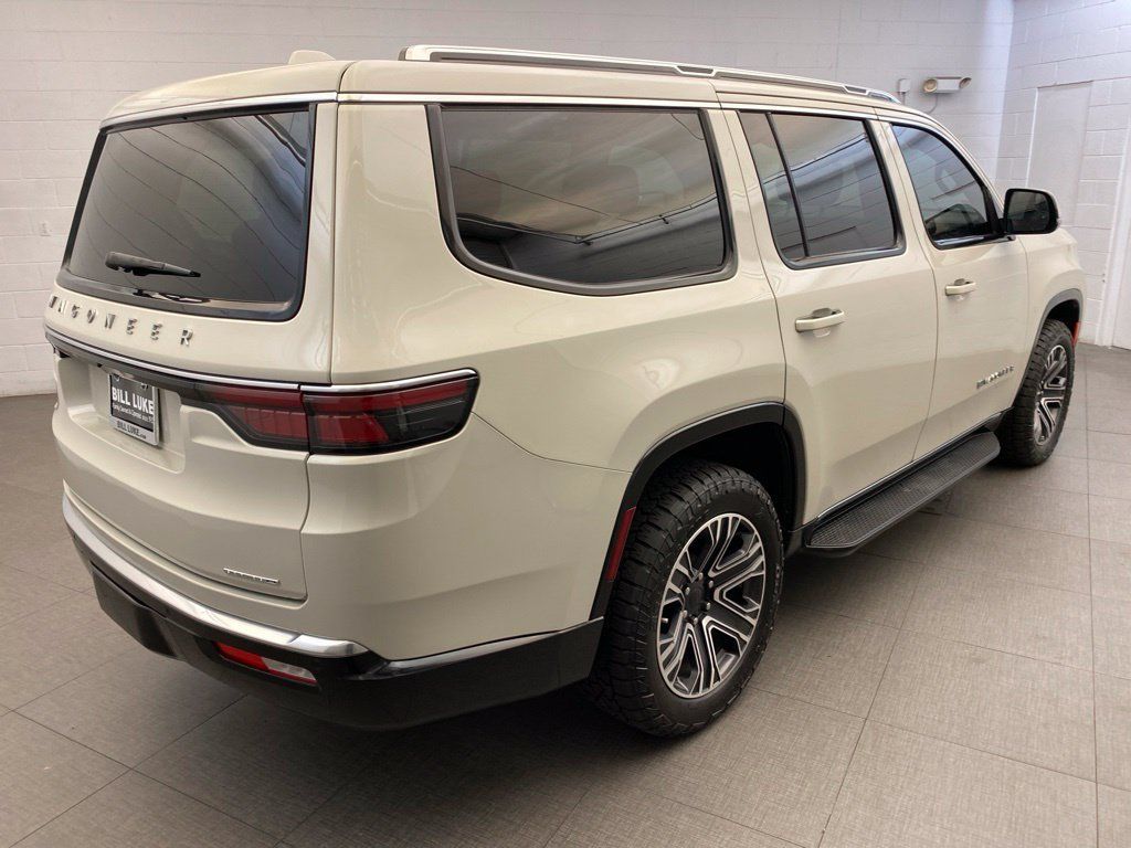 Used 2022 Jeep Wagoneer Series III RWD image 7