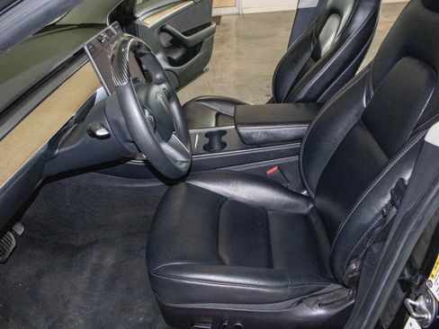 Used 2022 Tesla Model 3 RWD image 9