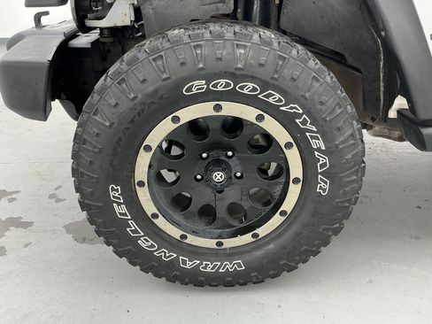 Used 2013 Jeep Wrangler Unlimited Sport image 17