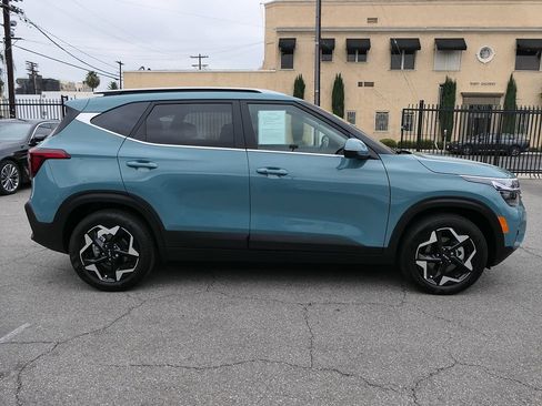 Used 2026 Kia Seltos EX FWD image 3