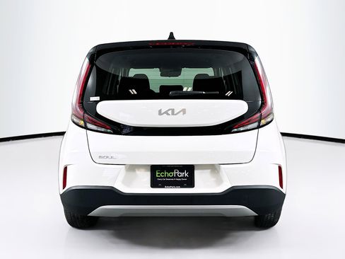 Used 2025 Kia Soul LX w/ LX Technology Package FWD image 7