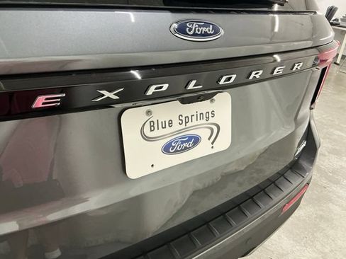 New 2026 Ford Explorer Active w/ Active Comfort Package AWD/4WD image 5