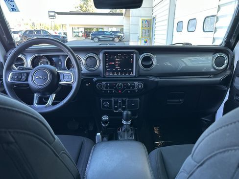 Used 2023 Jeep Wrangler Unlimited Sahara AWD/4WD image 15