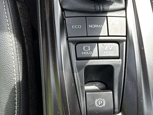 Used 2025 Toyota Camry SE w/ Convenience Package FWD image 34