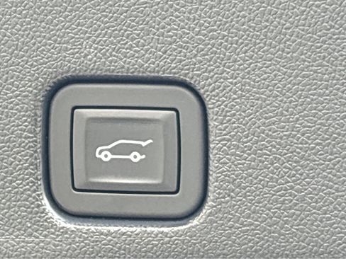 Used 2024 Chevrolet Traverse LS image 18