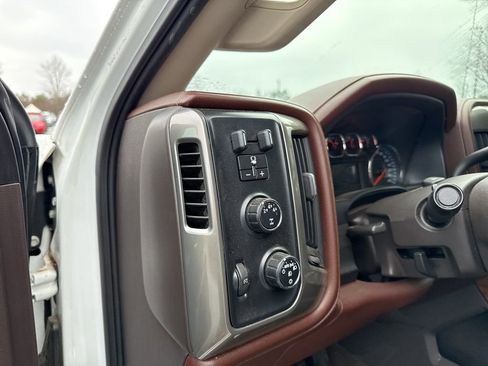 Used 2016 Chevrolet Silverado 2500 High Country w/ High Country Premium Package image 19