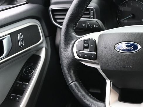 Used 2022 Ford Explorer XLT w/ Equipment Group 202A image 28