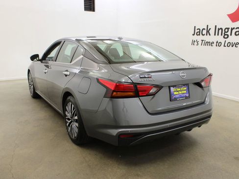 Used 2025 Nissan Altima 2.5 SV FWD image 3